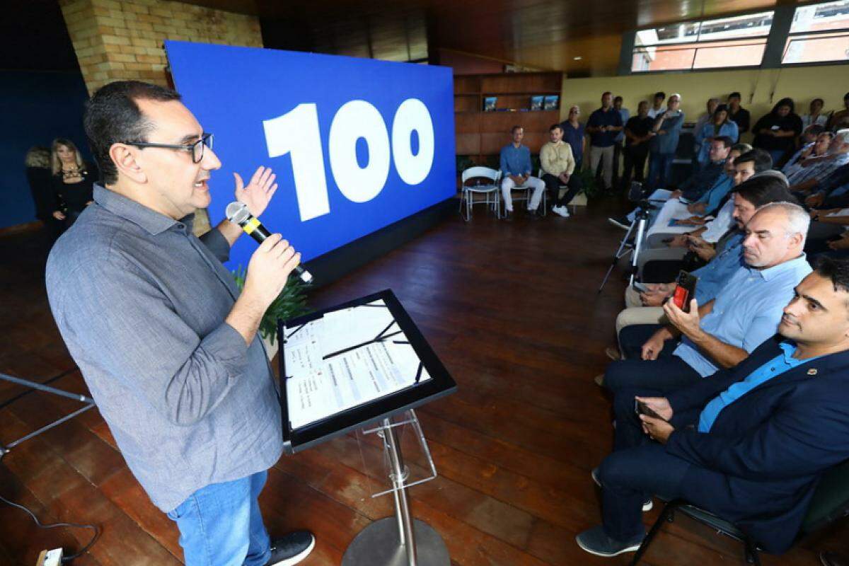 Anderson Farias na apresentação dos 100 dias de governo