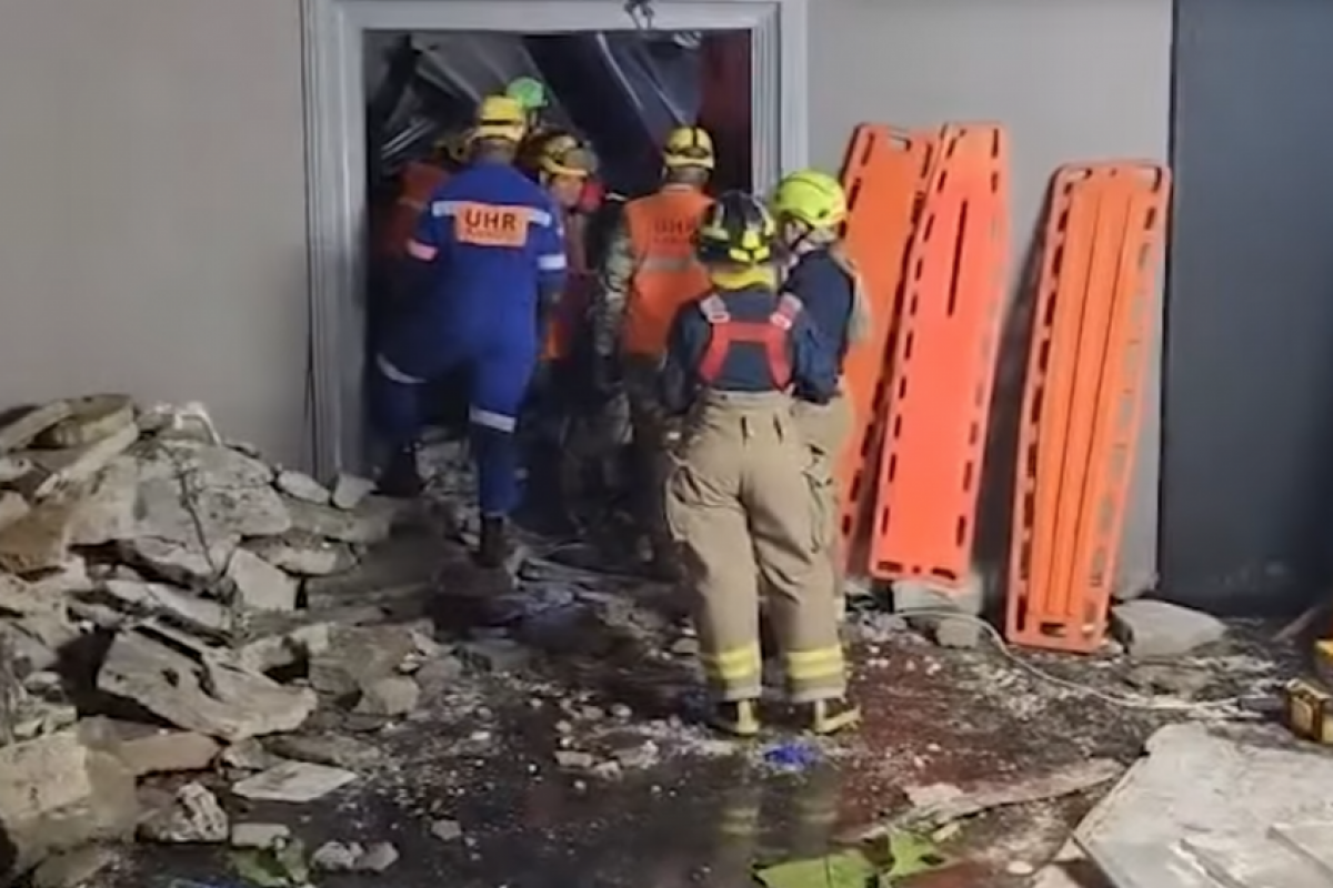 Equipes de resgate ainda tentam localizar mais de 100 pessoas que estariam sob os escombros.