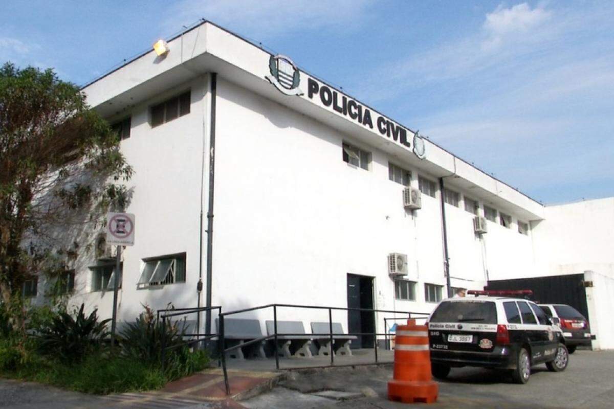 O preso conseguiu escapar e acabou preso do lado de fora do DP
