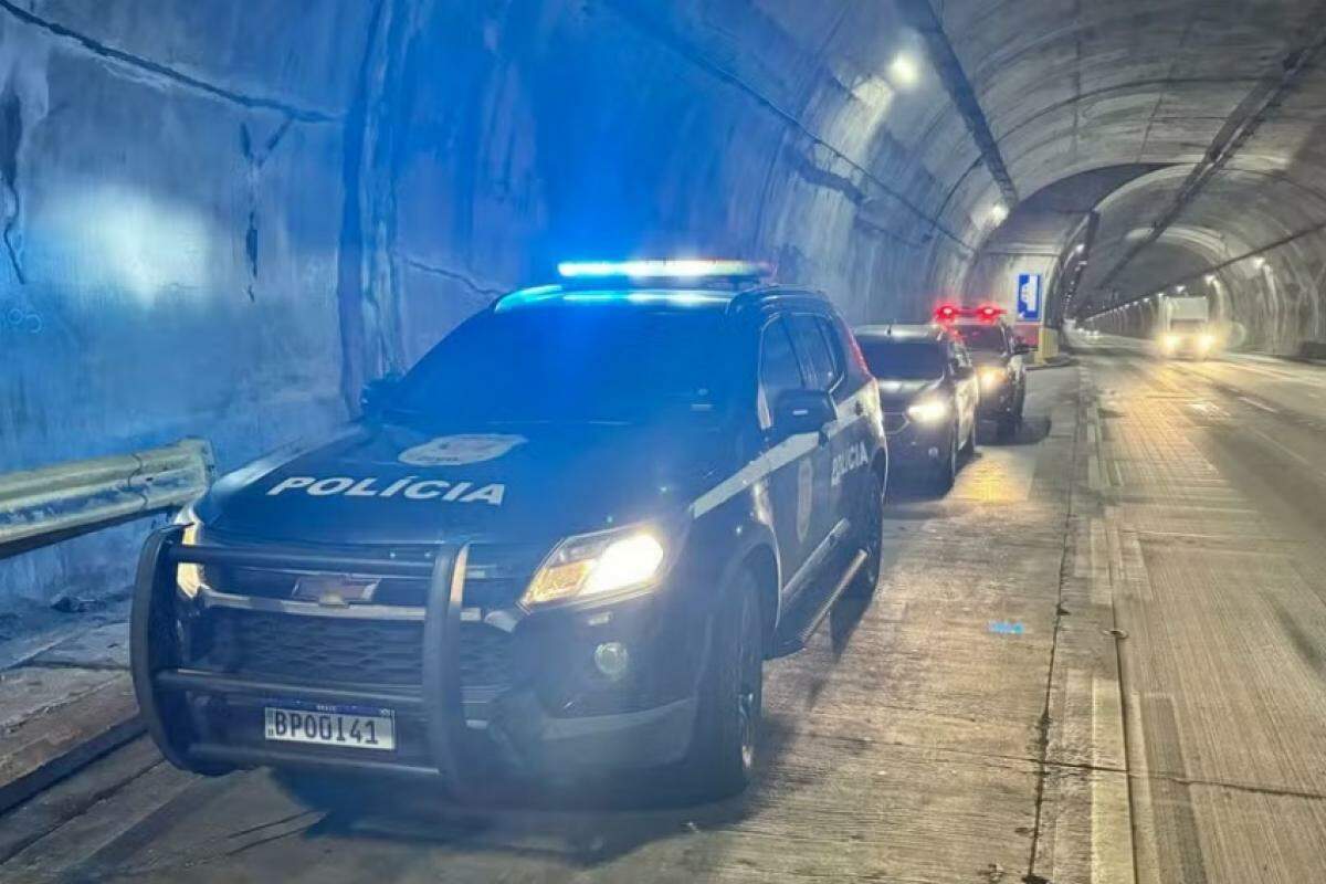 Viaturas da Polícia Civil durante a operação