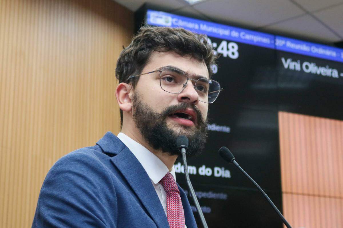 Denúncia acusa o vereador de invadir hospital, filmar pacientes e agir com autoritarismo.