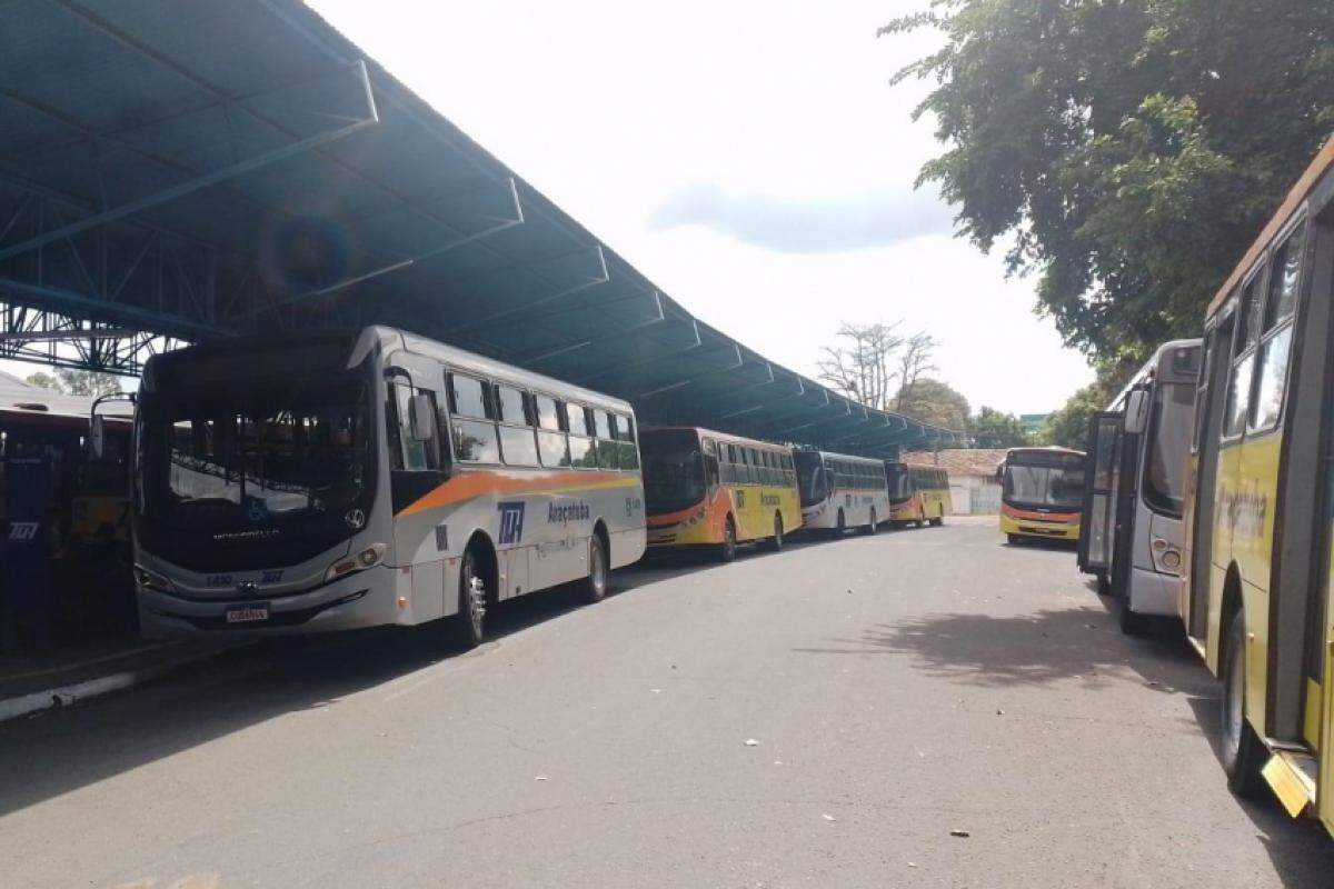 Motoristas da TUA entram em estado de greve por atrasos salariais; paralisação parcial afetou usuários do transporte