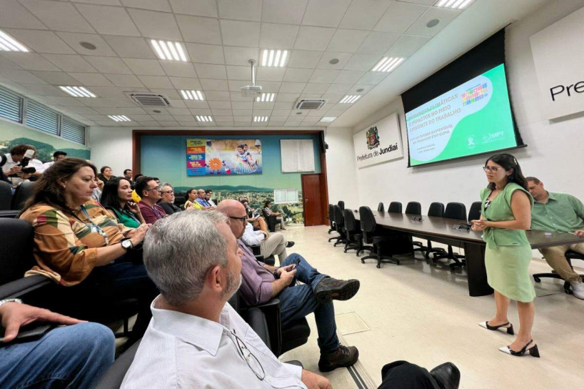 Durante o encontro, no Paço Municipal, entidades de 11 municípios da região participaram da conversa sobre trabalho ante às mudanças climáticas