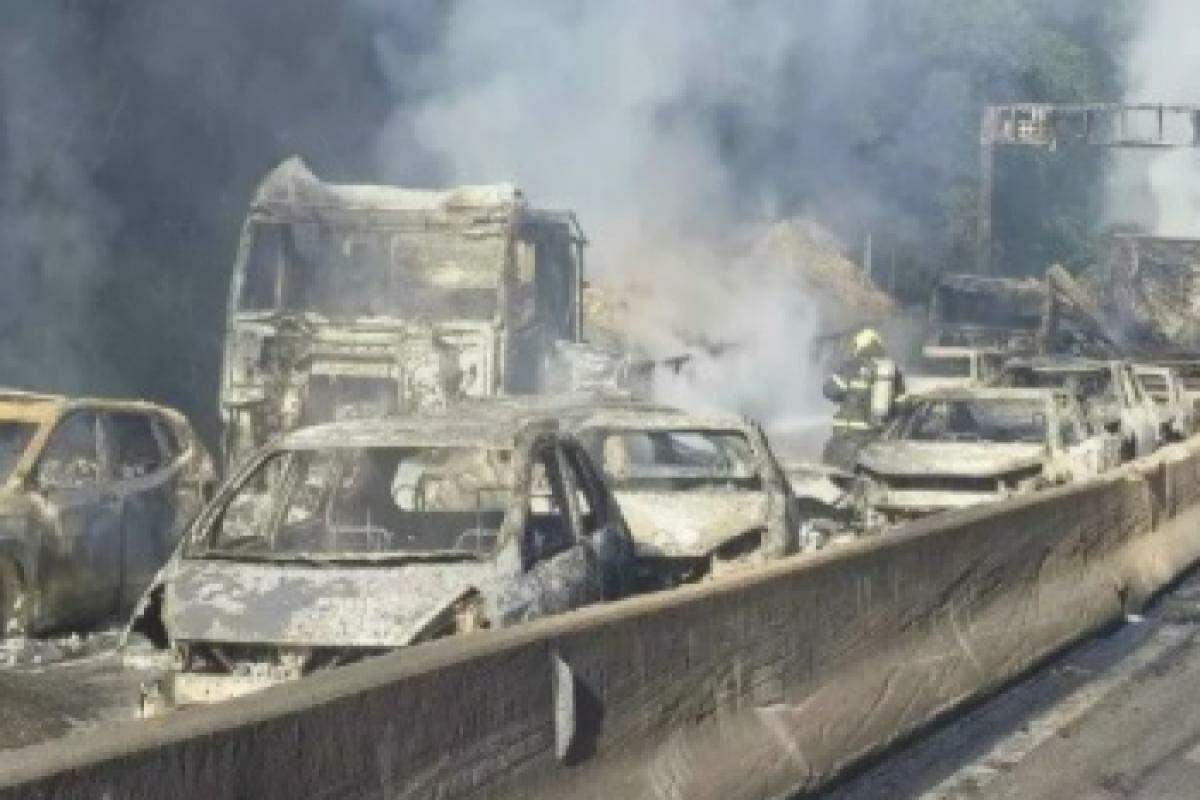 'Cenário de guerra': testemunhas relatam acidente em rodovia