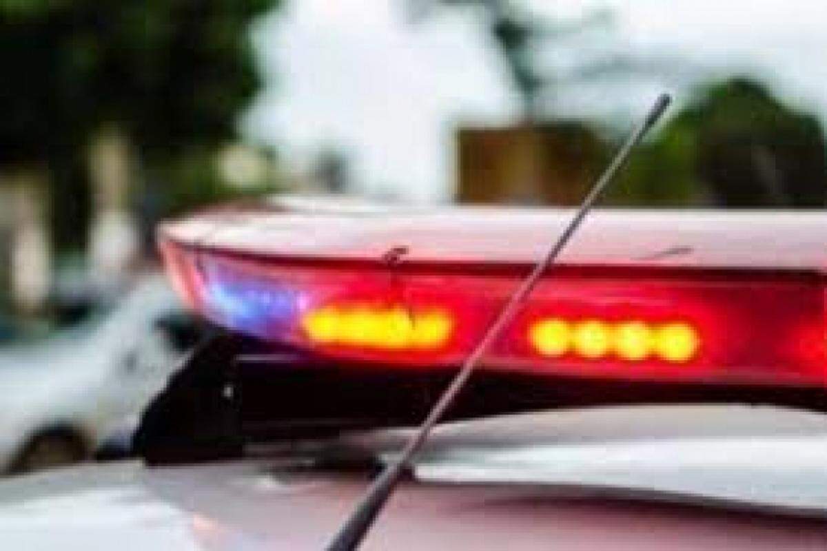 Quando os policiais militares chegaram, encontraram apenas os dois garotos, em condições precárias de higiene
