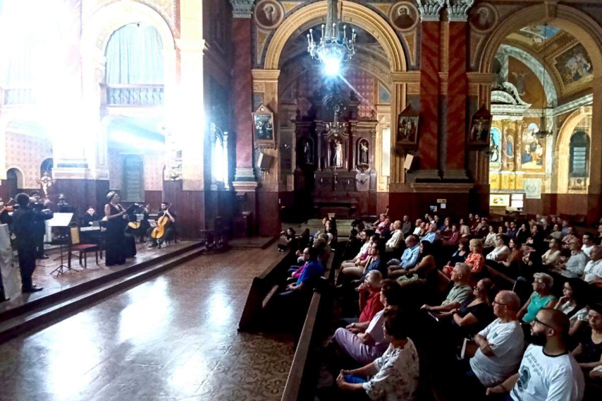Um grande público prestigiou a apresentação da Orquestra Barroca de Piracicaba na igreja dos Frades.