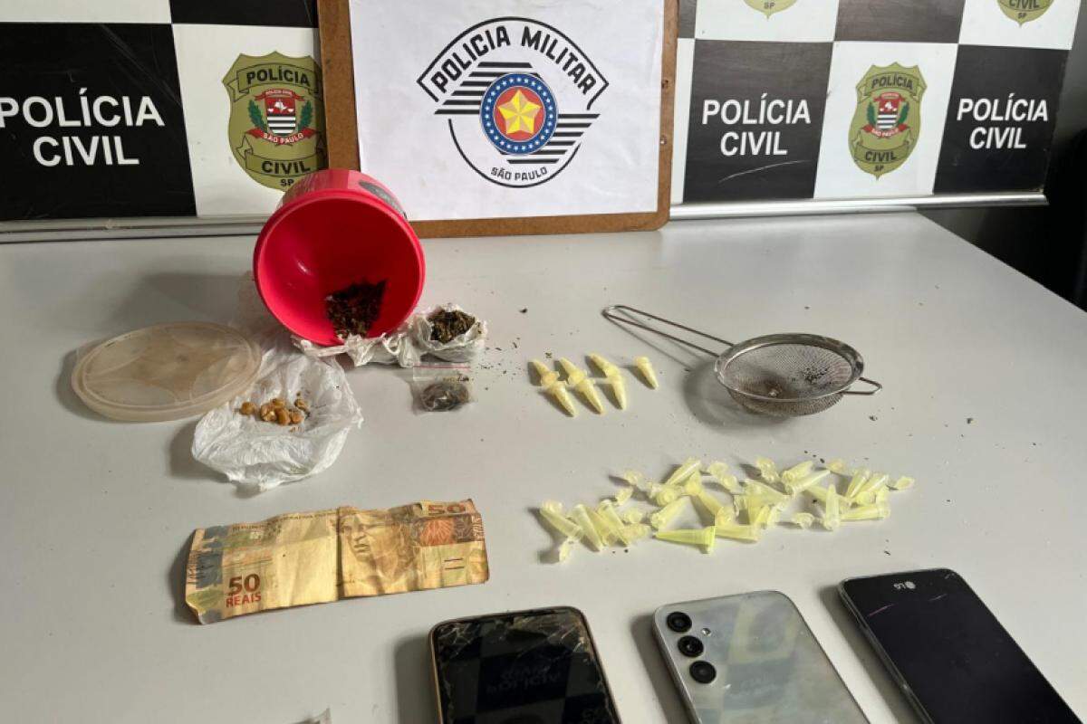 Maconha, crack e cocaína apreendidos em uma casa no Jardim Arco-Íris 