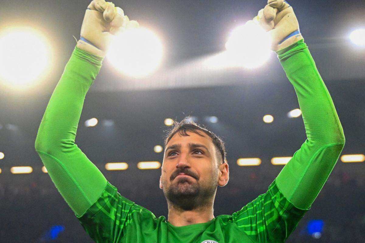 O goleiro Donnarumma, do PSG, herói da classificação sobre o Aston Villa