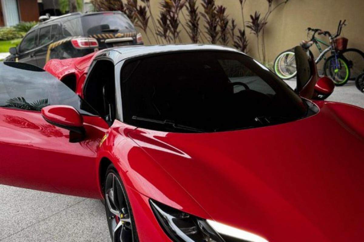 Carro de luxo apreendido na operação