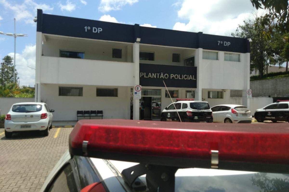 Os PMs conduziram o marido para a delegacia, onde ele ficou preso