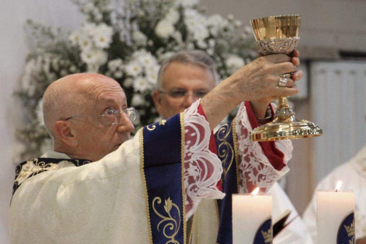 O bispo da Diocese de Franca, Dom Paulo Roberto Beloto