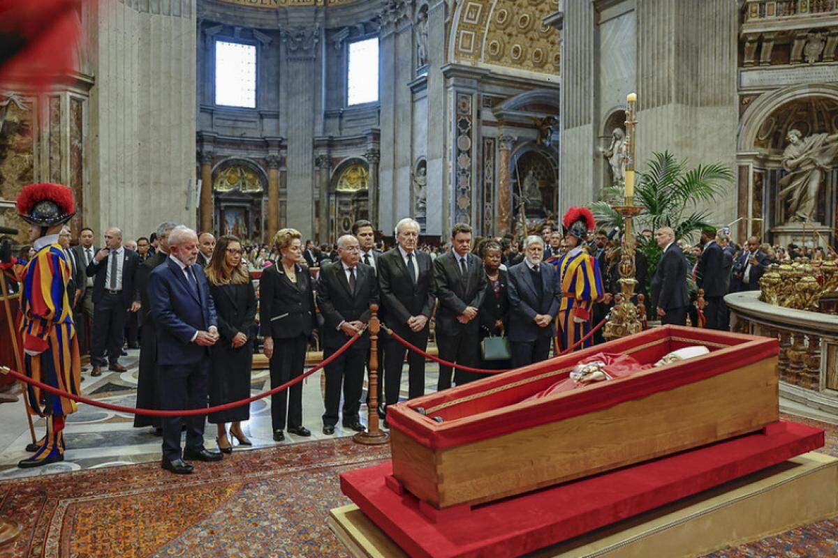 Hoje é o último dia de velório aberto na Basílica de São Pedro.