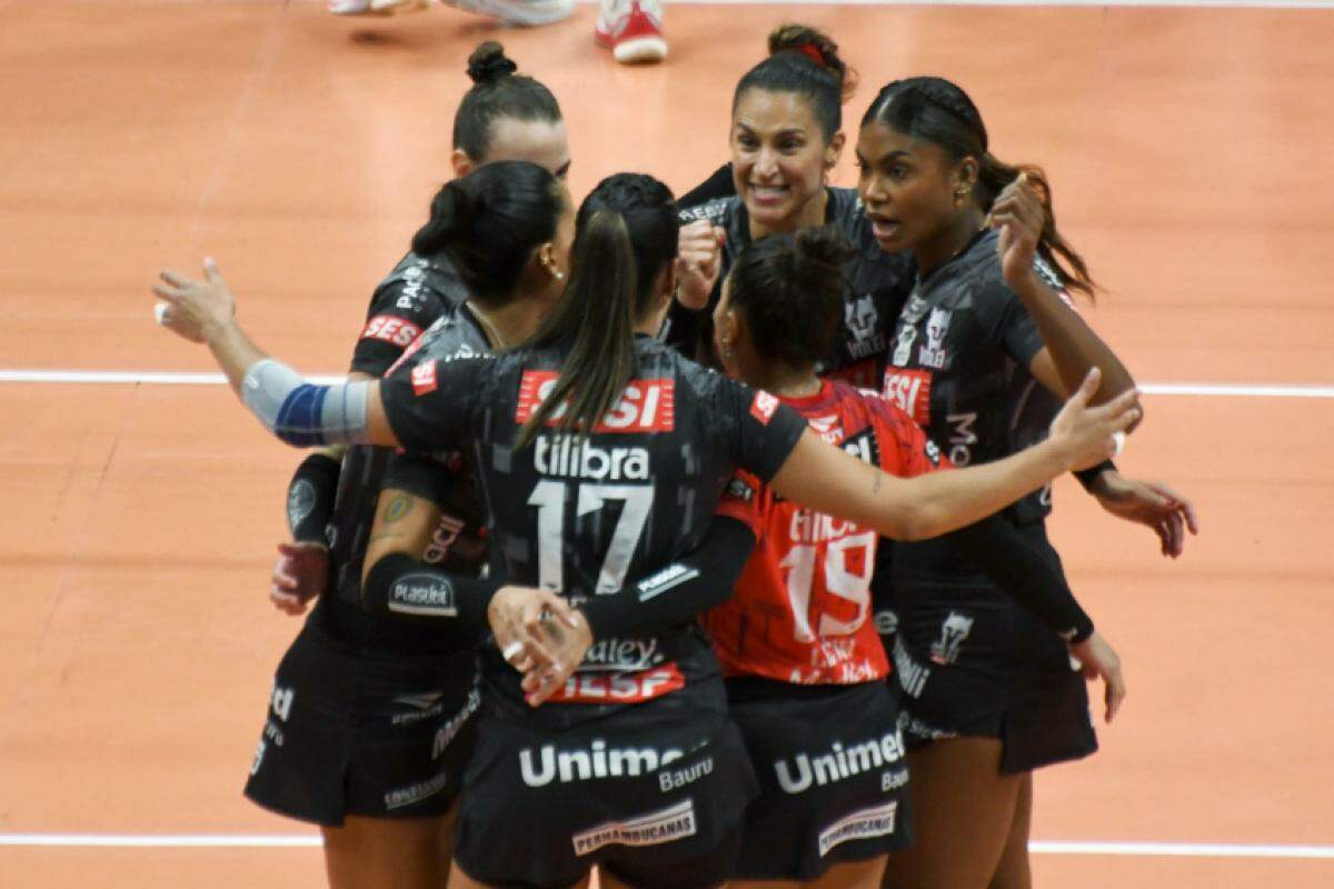Equipe bauruense vence por 3 sets a 1 no Maracanãzinho e volta à semifinal após duas temporadas