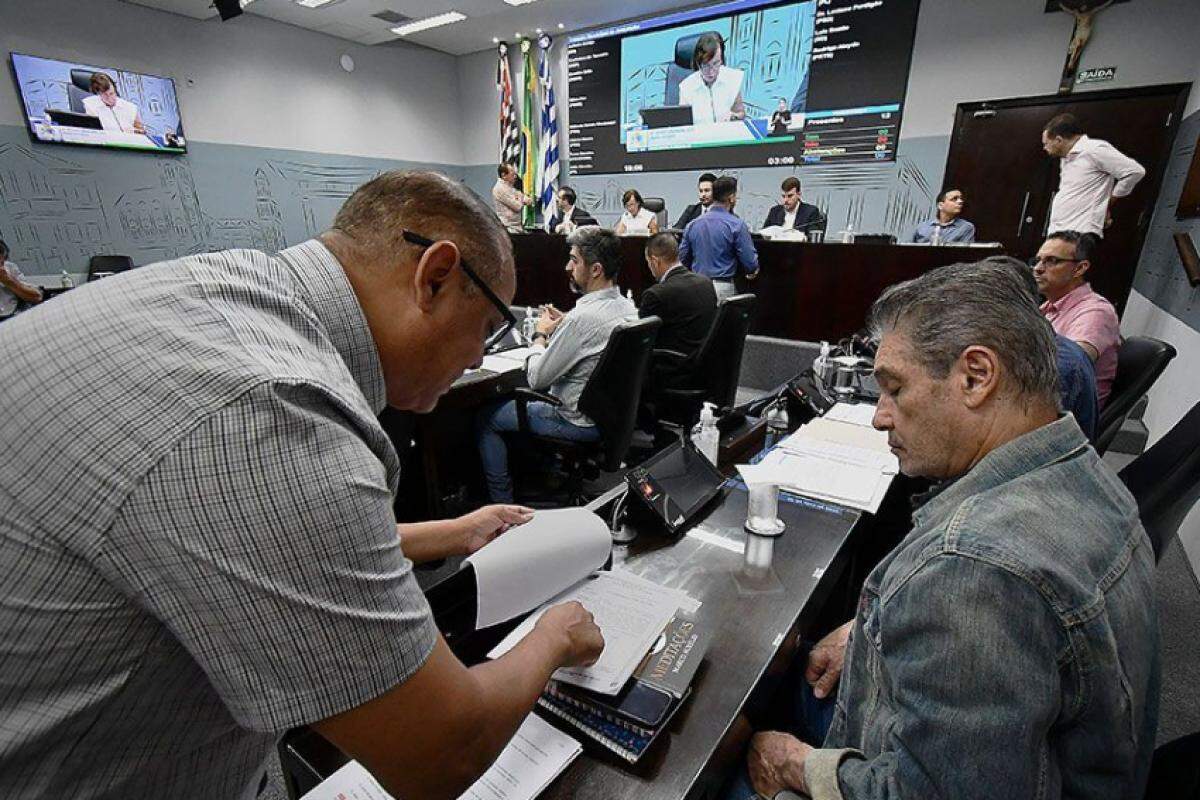 Sessão ordinária da Câmara desta segunda-feira (14) contará com debates e votação de projetos dos vereadores