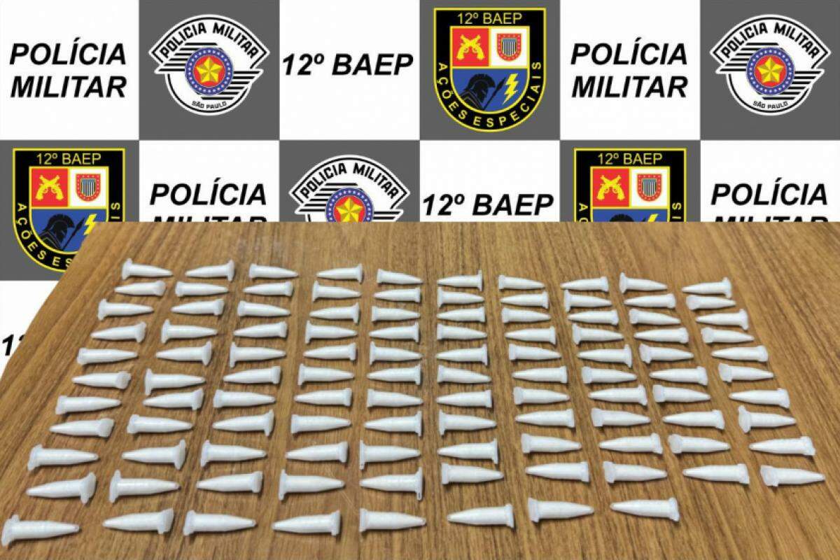 Foram apreendidos 108 pinos de cocaína
