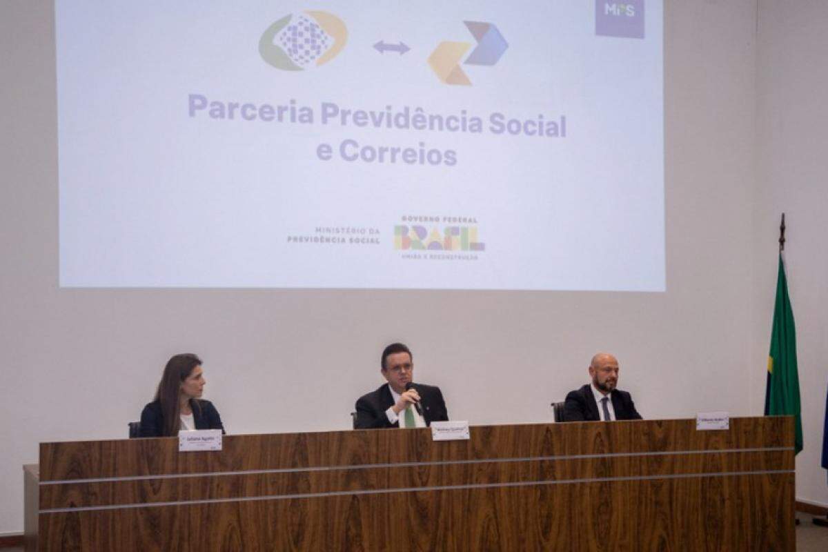 A coletiva teve o ministro da Previdência, Wolney Queiroz, o presidente do INSS, Gilberto Waller e a diretora dos Correios, Juliana Agatte
