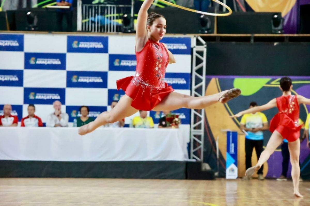 Cerimônia de abertura dos Jogos da Melhor Idade reuniu atletas e autoridades no Ginásio Plácido Rocha, em Araçatuba