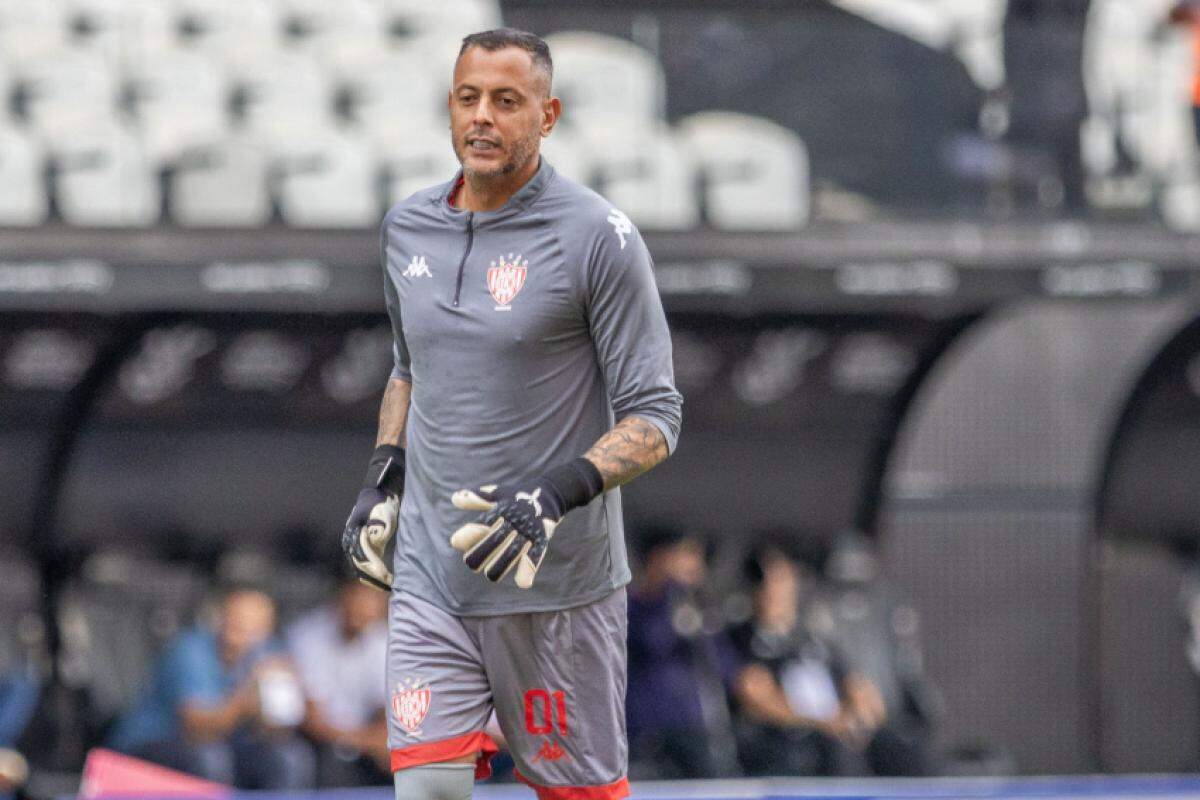 Goleiro Fernando Henrique durante aquecimento na Neo Química Arena, no Paulistão deste ano