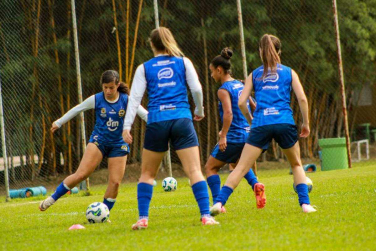 Jogadoras do São José durante treino