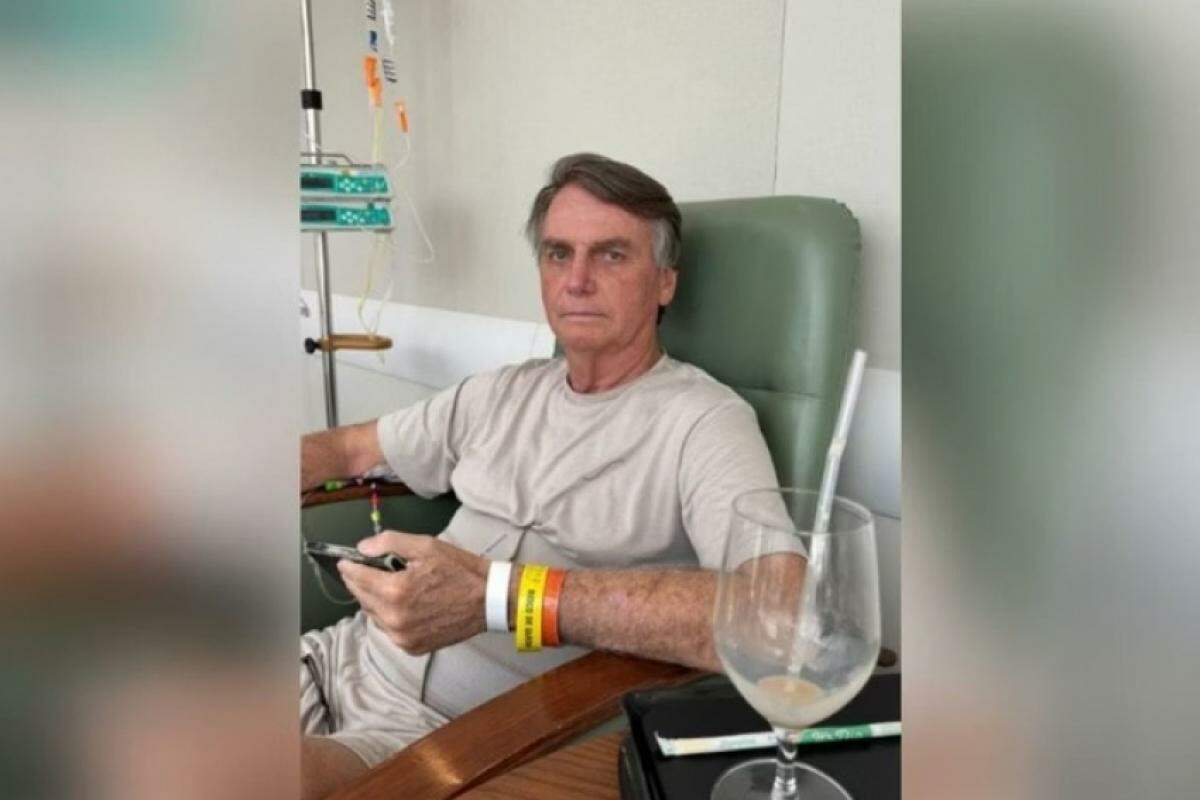 O ex-presidente Jair Bolsonaro está internado no hospital DF Stars, em Brasília 
