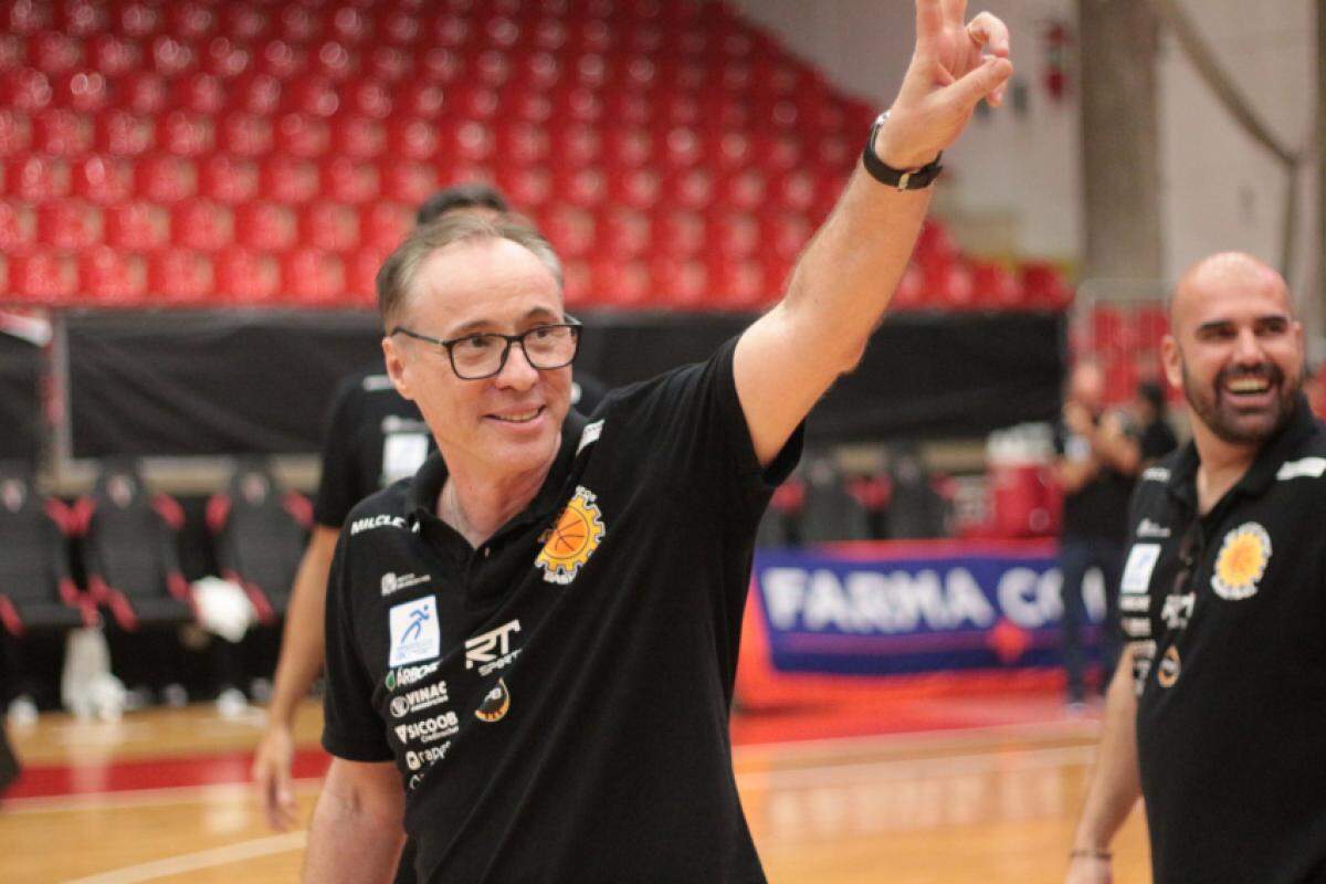 Régis Marrelli, técnico do São José