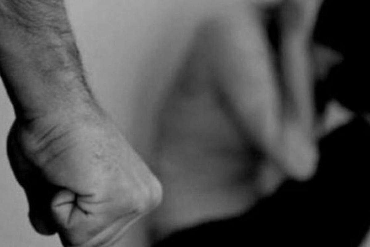 Marido agrediu a esposa com soco no rosto e Polícia Militar efetuou a prisão em flagrante