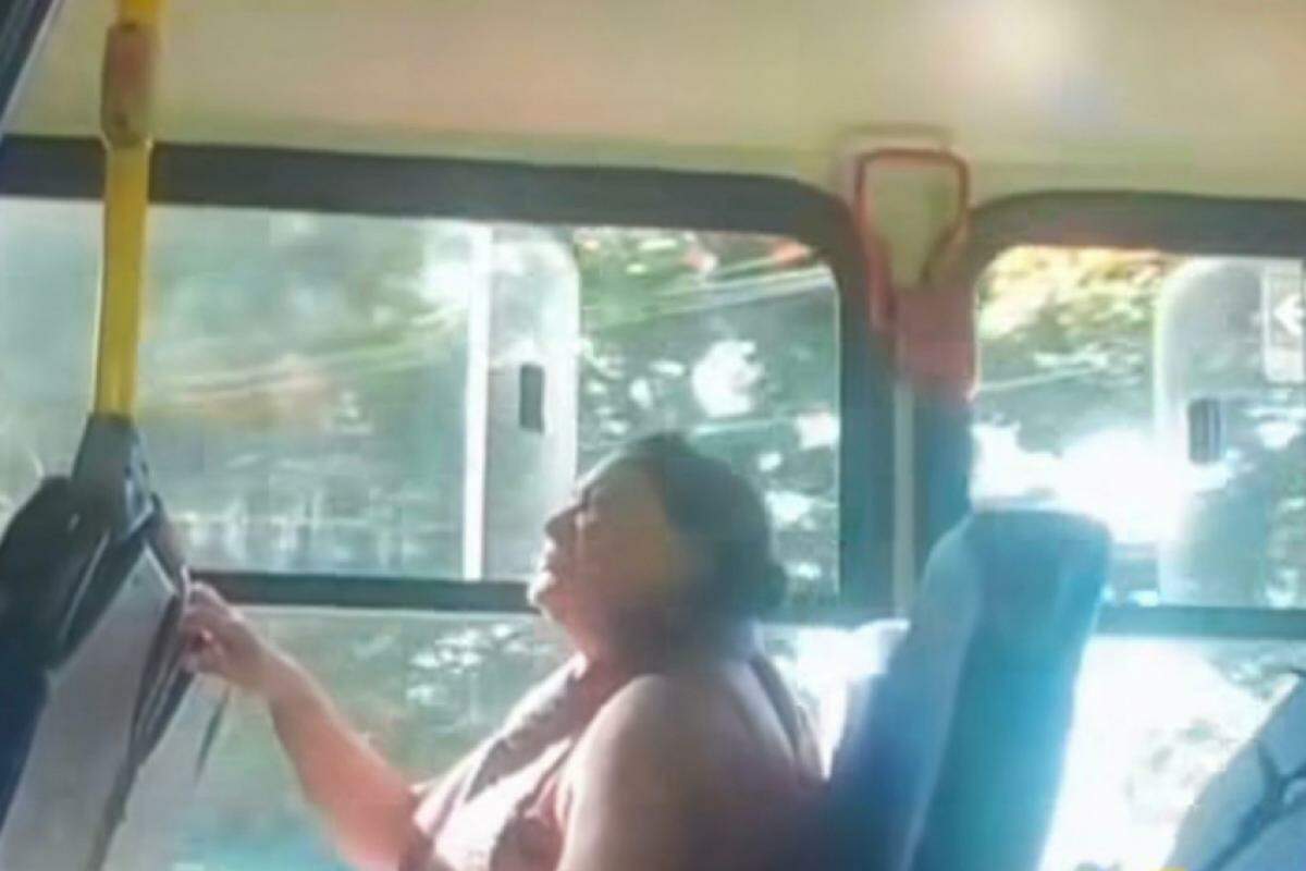 Giselão em ônibus do transporte público de São José