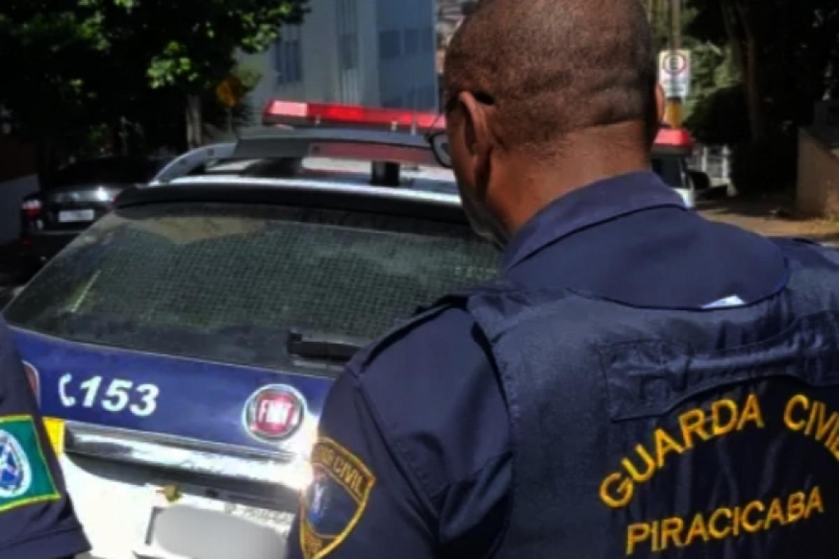 Uma equipe da Guarda Civil encontrou o corpo do homem na casa.