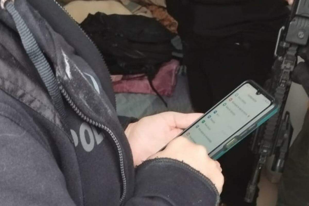 No celular dele preso havia vasto material pornográfico infantil