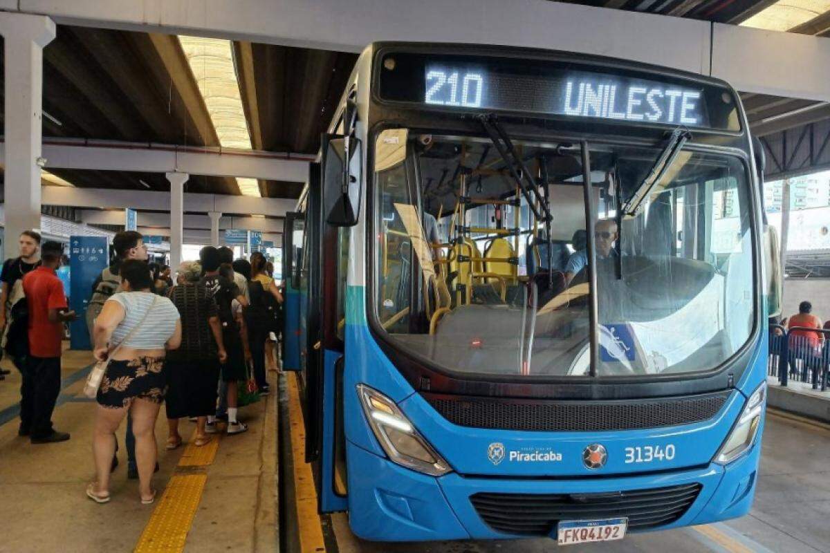 A categoria reivindica a reposição da inflação acumulada e um reajuste de 5% nos salários e benefícios