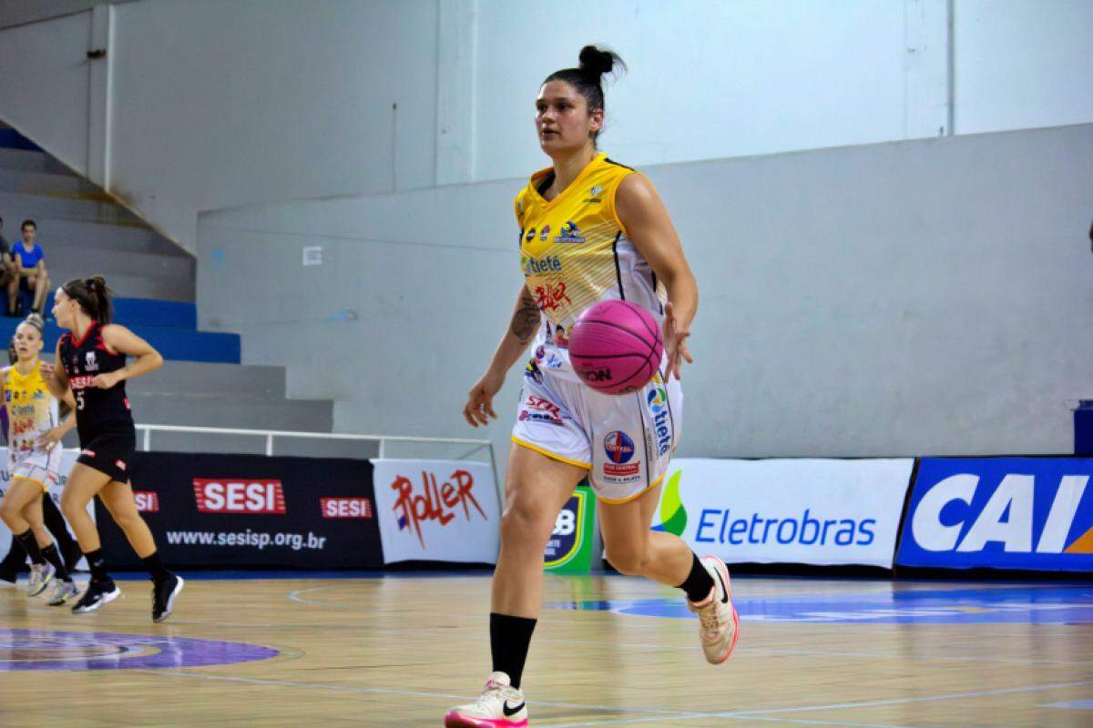 Pivô Bárbara Souza