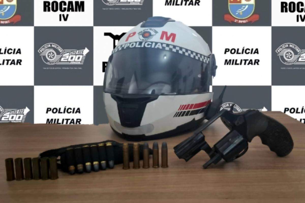 Durante patrulhamento, polícia apreendeu revólver calibre .38, munições e coldre em residência no bairro Jandaia II