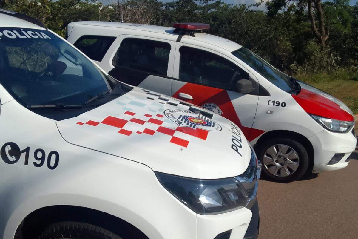 Os PMs acordaram o pai e o levaram para a cadeia