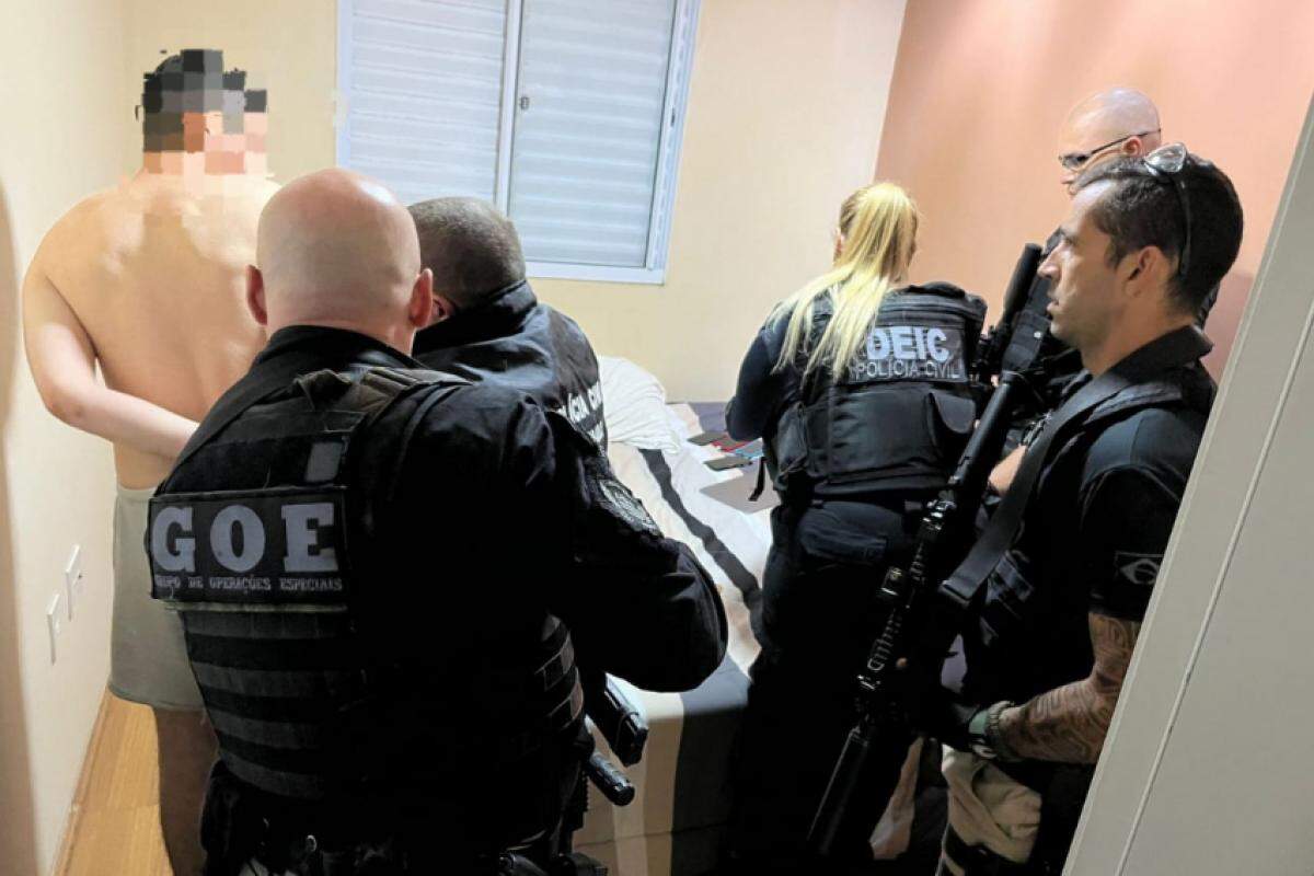 Ele foi preso em flagrante por venda, compartilhamento e armazenamento de material pornográfico infanto-juvenil