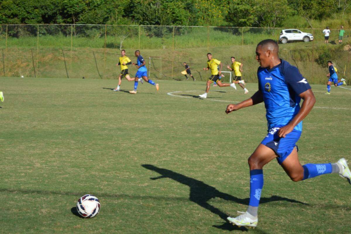 Lance do jogo-treino entre São José x São Bernardo