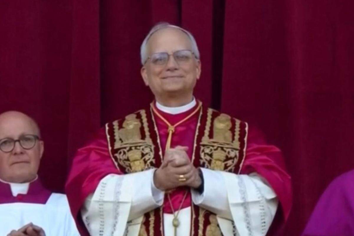 Ele se torna o primeiro pontífice originário dos Estados Unidos na história da Igreja Católica