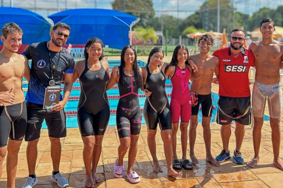 Samuel Duarte, técnico Gabriel Rocha, Arielly Nakamune, Gabriela Akemi, Mariana Garcia, Hadassa Loverdi, Ismael Loverdi, técnico Felipe Farina e Wendel Garcia