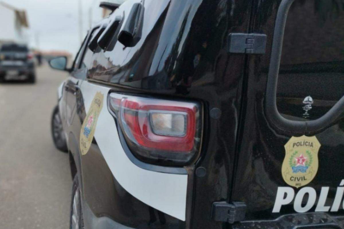 Ao chegar no quintal, avó encontrou o portão aberto e, ao se aproximar da casa, sentiu cheiro forte  vindo do interior. 