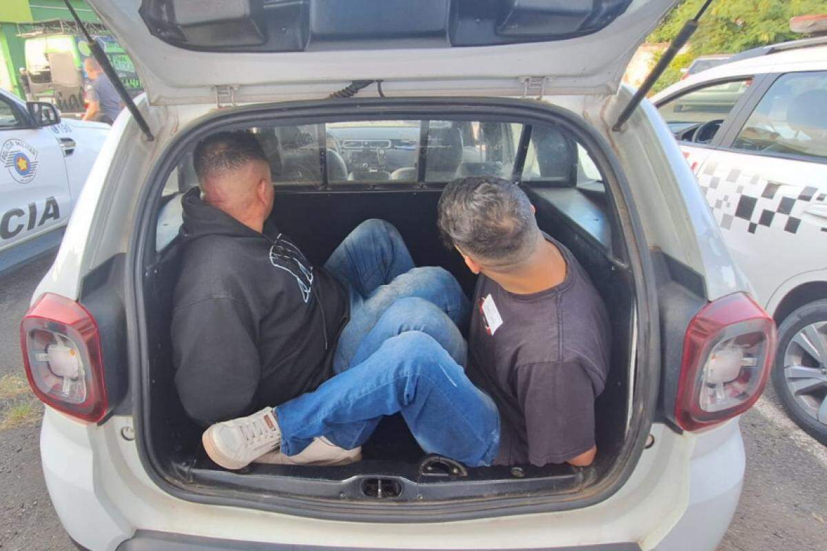 Polícia Militar prende três pessoas em Campinas por envolvimento com desmanche de motos roubadas; ação foi possível graças a rastreador.