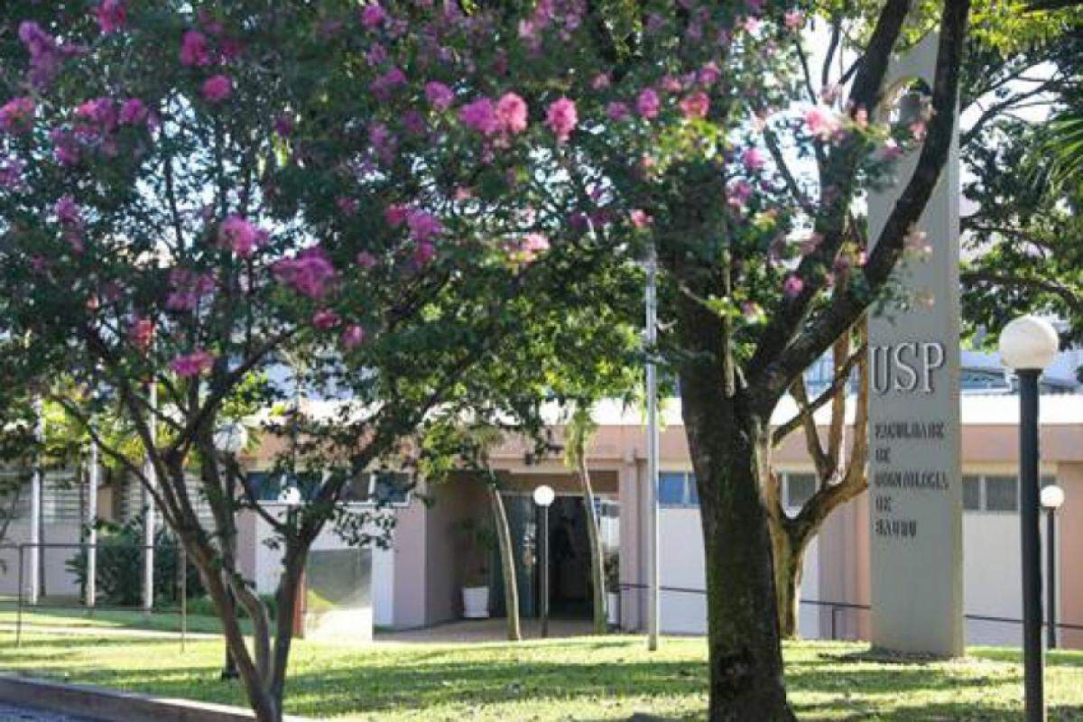 Criada em 1948, a faculdade foi implantada em 1962 e conta com cursos de odontologia e fonoaudiologia; com 6 departamentos de ensino