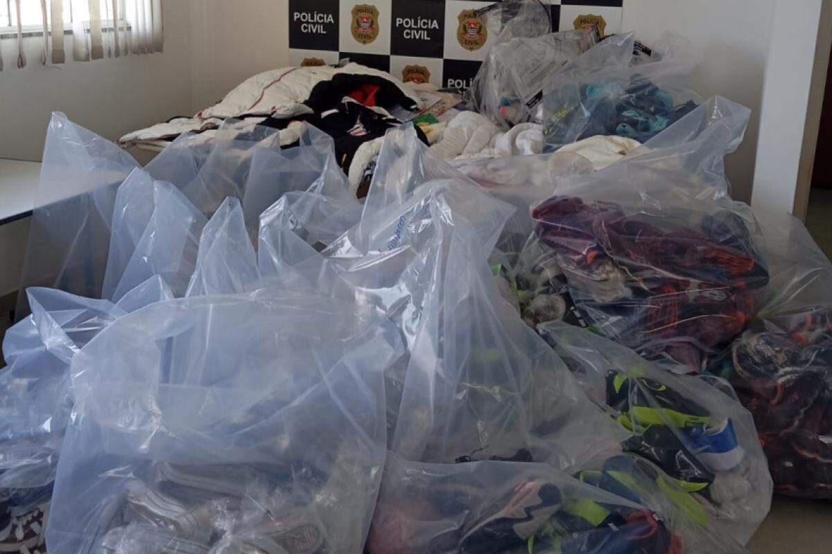 Mais de 400 peças entre roupas e calçados foram apeendidas
