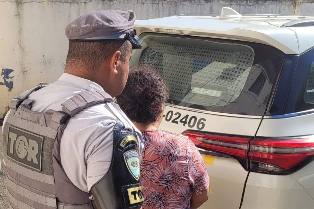 Mulher de 34 anos era procurada pela Justiça e foi detida durante fiscalização na Rodovia Assis Chateaubriand