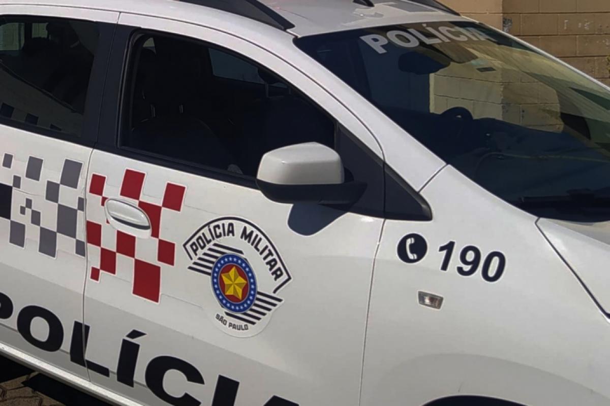 A Polícia Militar atendeu a ocorrência e conduziu o casal à delegacia.