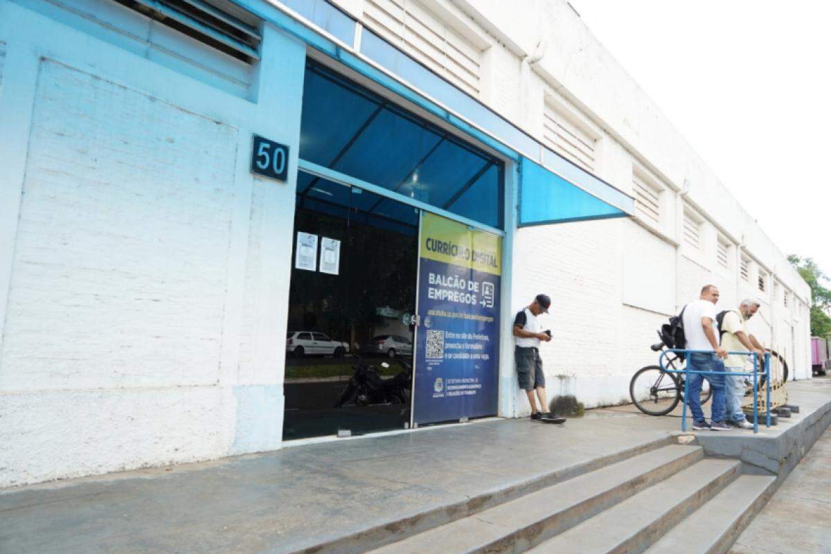 Processo acontece nesta quinta-feira, 15, e oferece benefícios como vale-alimentação, transporte fretado e participação nos lucros