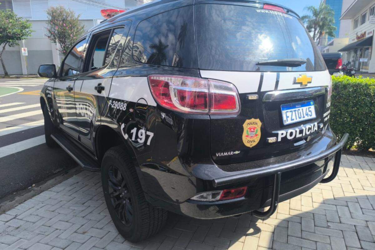 Suspeito foi localizado em canteiro de obras e teve prisão preventiva cumprida por envolvimento em execução a tiros de homem em 2023
