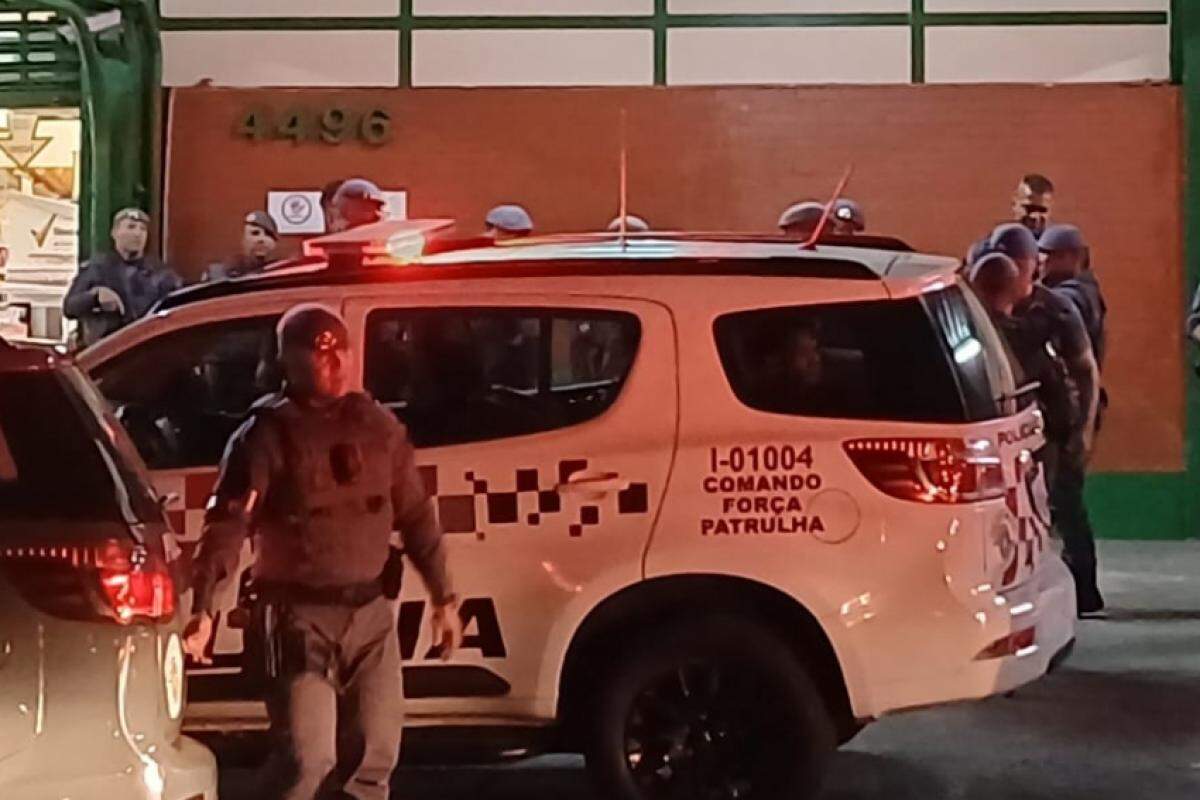 Mulher é mantida refém