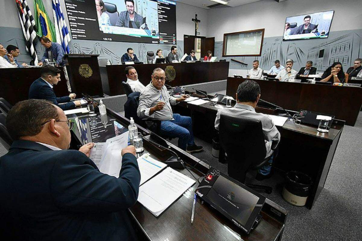 Sessão legislativa terá votação de reajuste salarial, propostas para transporte público e benefícios na educação e saúde
