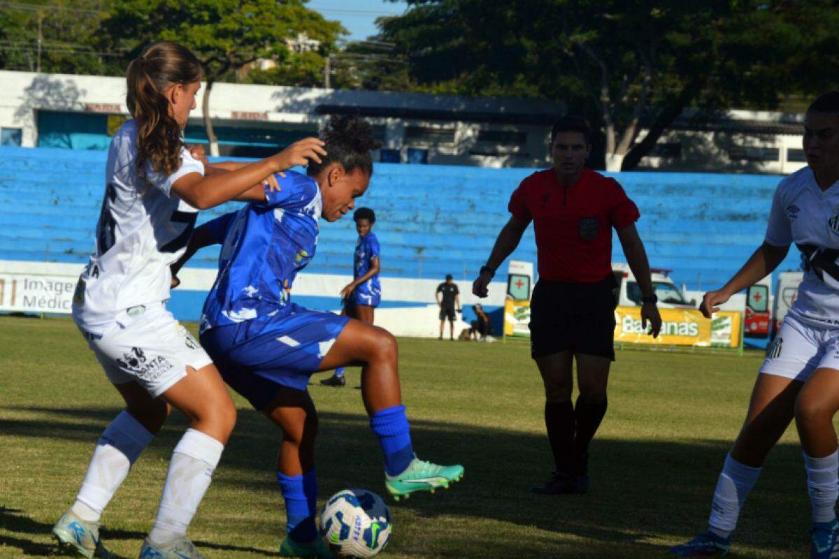 Lance do jogo entre Taubaté x Santos