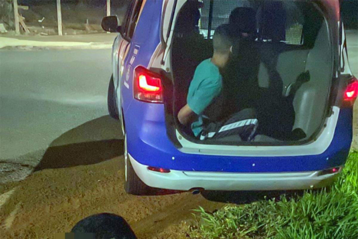 Ação rápida no bairro São Joaquim resulta na apreensão de adolescente e prisão de jovem, durante tentativa de furto de moto