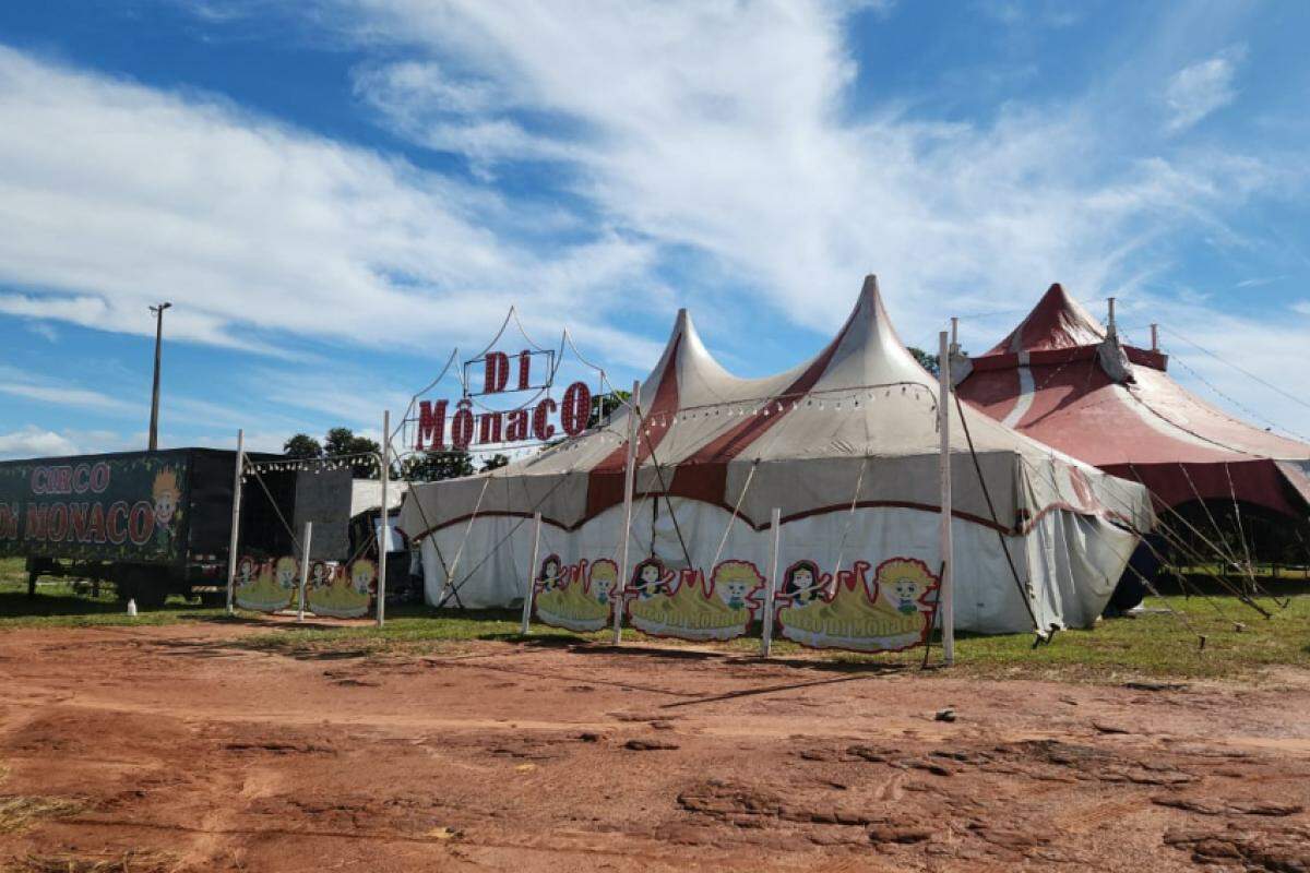 Circo sendo montado ainda nesta quinta feira 29, um dia antes da estreia 